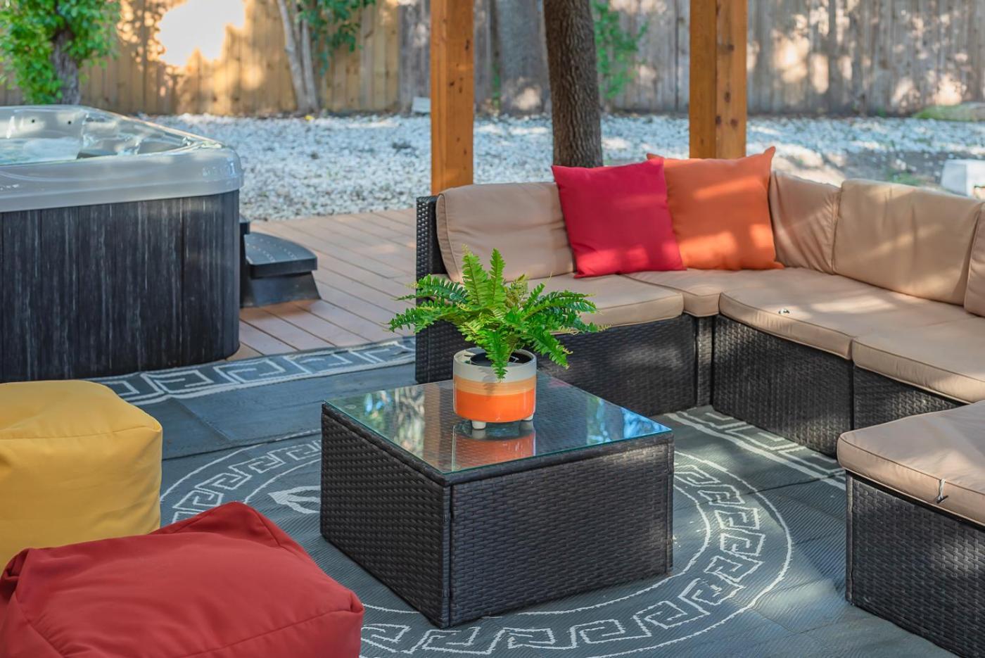Luxurious Home With Hot Tub & Tree Deck By 6Flags San Antonio Exteriér fotografie
