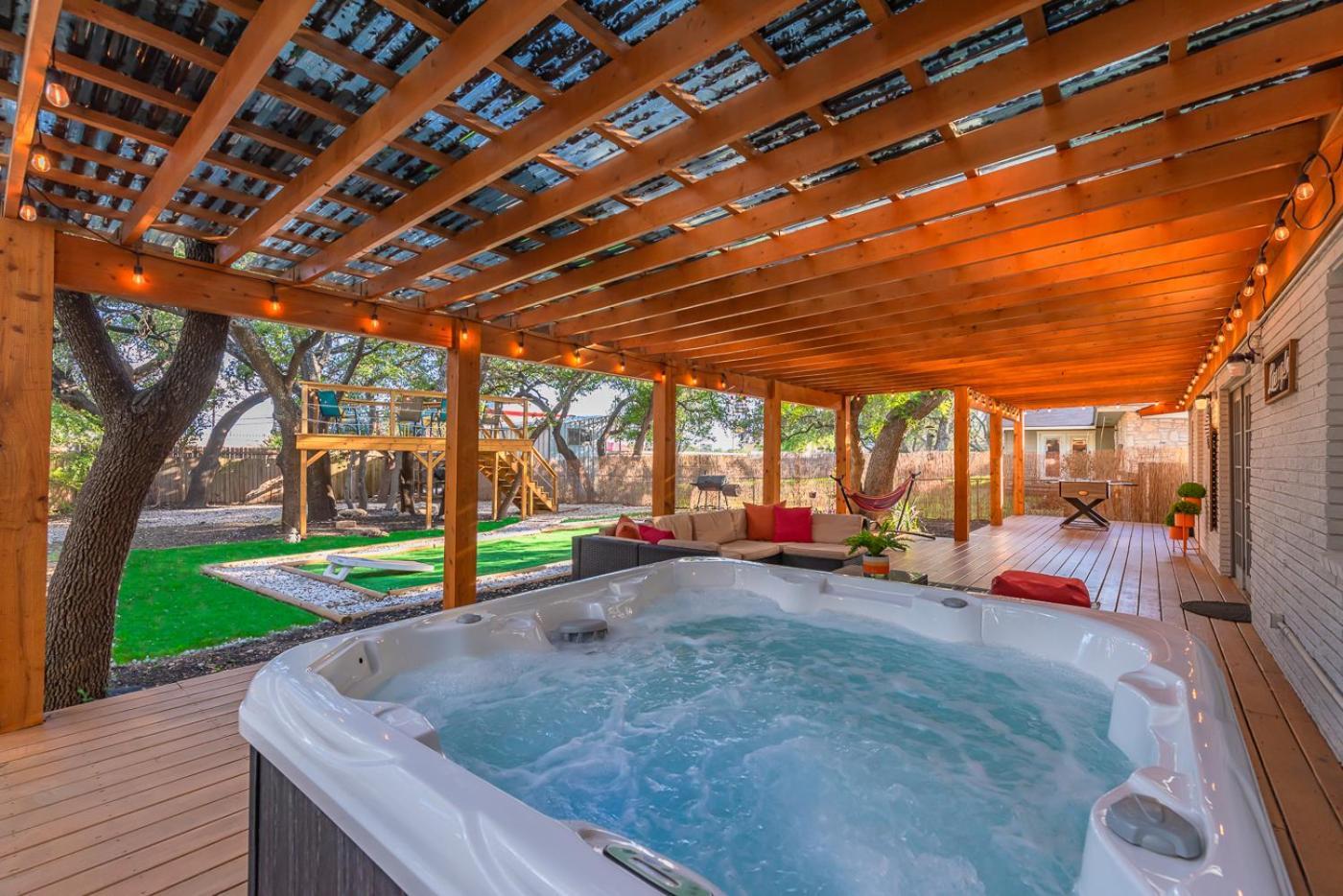 Luxurious Home With Hot Tub & Tree Deck By 6Flags San Antonio Exteriér fotografie