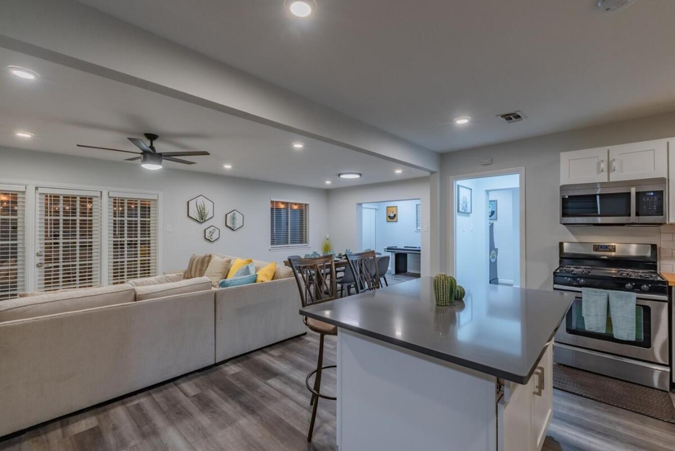 Luxurious Home With Hot Tub & Tree Deck By 6Flags San Antonio Exteriér fotografie