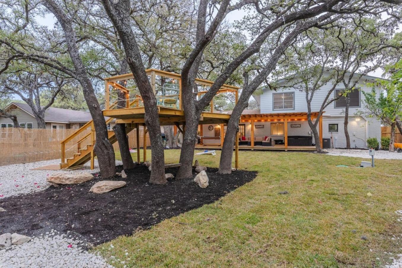 Luxurious Home With Hot Tub & Tree Deck By 6Flags San Antonio Exteriér fotografie